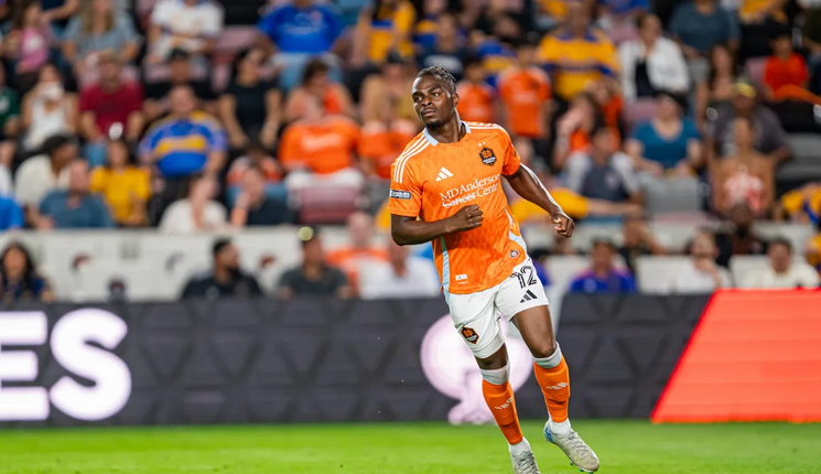 Aberdeen on brink of deal for Houston Dynamo striker Toyosi Olusanya